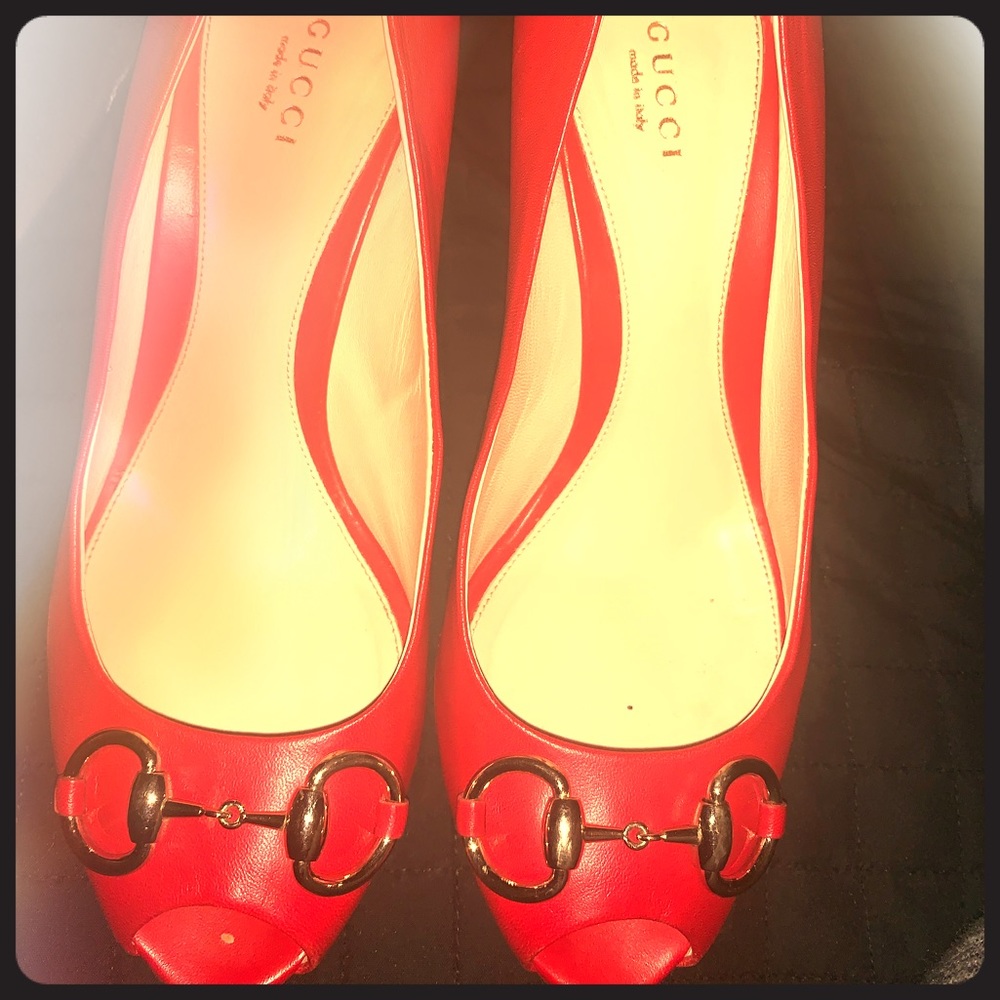 Gucci peep toe pump